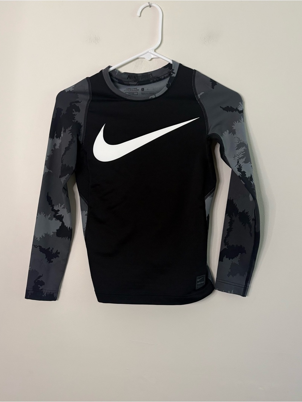 Nike Hyper warm Boys Medium Long Sleeve Top Base Layer Warm Black Sporty
